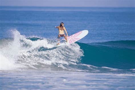 File:Surf Girl01.jpg - Wikimedia Commons