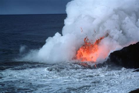 5 Most Devastating Underwater Volcanoes « WeirdlyOdd.com