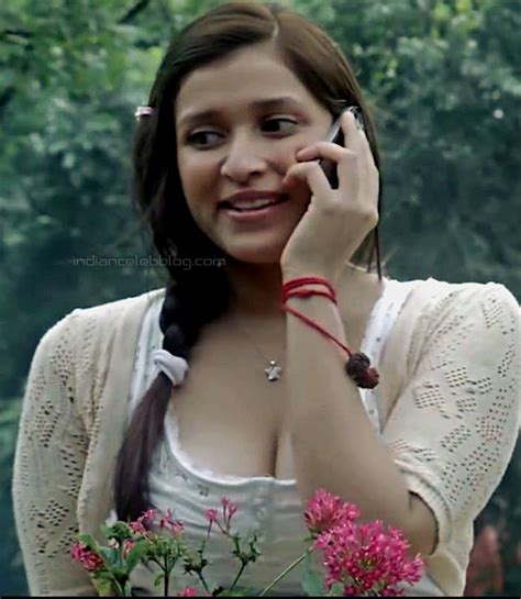 Mannara chopra hindi movie zid 3 hot cleavage hd stills ...