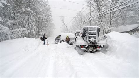 Snowfall tops 6 feet in western New York, triggering road closures and ...