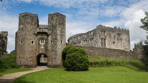 10 Incredible Castles in Devon and Cornwall, England