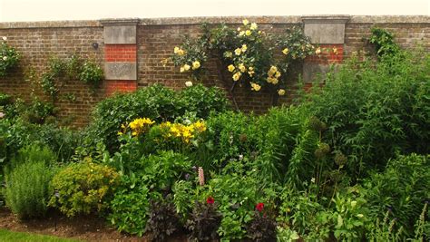 Behind this wall is the Privy Garden | Hampton Court Palace … | Flickr