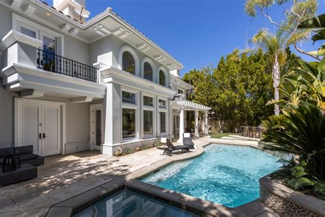 Kevin Hart’s Former Home Is Listed for $3.392 Million | Architectural ...