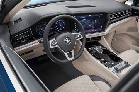 Volkswagen Touareg interior - Motor Trend en Español