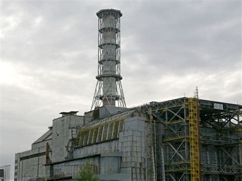 The 'sarcophagus' that entombed the Chernobyl nuclear disaster for 30 ...