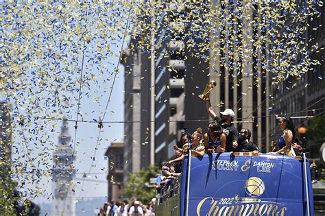 The best photos from the Warriors championship parade