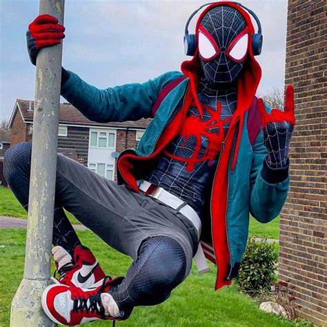 Miles Morales Costume | DIY Cosplay [Authentic Spiderverse Suit] Group ...