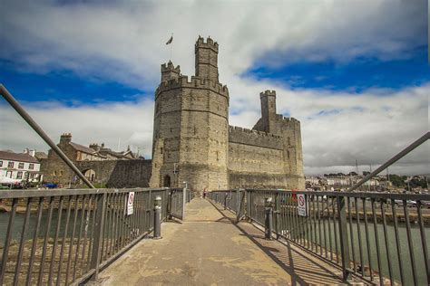 Caernarfon Castle - North Wales | Caernarfon.com