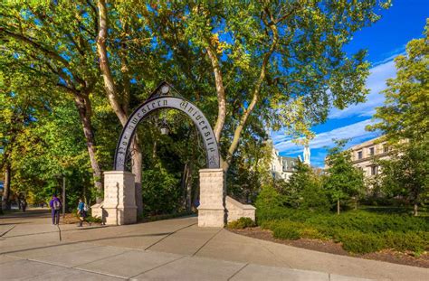 Experience Northwestern University in Virtual Reality.