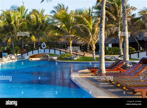 Swimming pool at the vacation resort in Mexico Stock Photo - Alamy