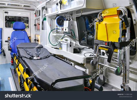 4.338 Ambulance Interior Bilder, Stockfotos und Vektorgrafiken ...