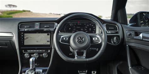 Volkswagen Golf GTE (2013-2020) Interior & Infotainment | carwow