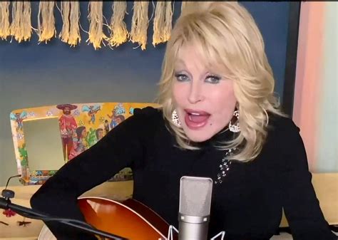 Dolly Parton Reveals What Her Real Hair Looks Like Without a Wig