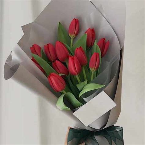 12 Red Tulip Bouquet - Send Red Tulip Bouquet Japan