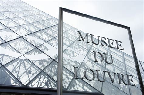 The Story Behind the Architecture and Construction of The Louvre Museum ...