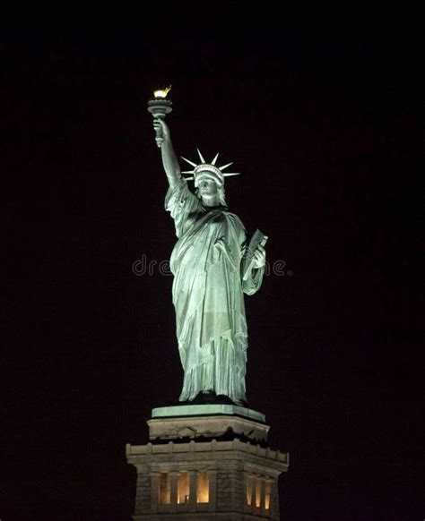 Statue Of Liberty At Night Wallpaper