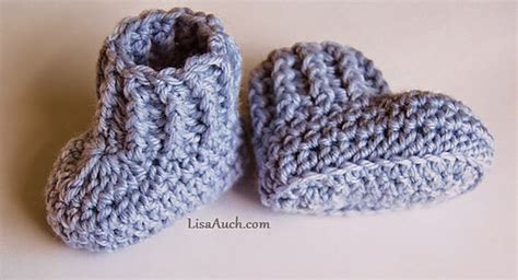 Ravelry: 10 Minute Booties pattern by LisaAuch