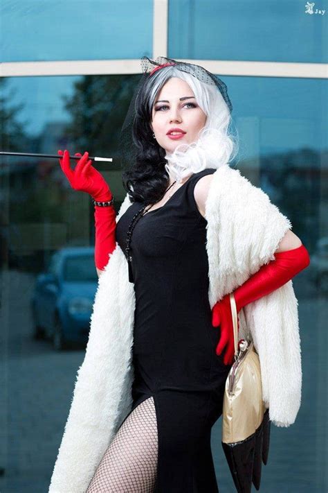 Cruella De Vil Disney cosplay costume | Etsy in 2020 | Disney cosplay ...