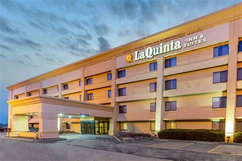 La Quinta Inn & Suites by Wyndham Chicago Gurnee | Gurnee, IL Hotels