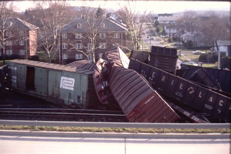 train-derail-wyo-1977-4 | Berks Nostalgia | Reading Berks History