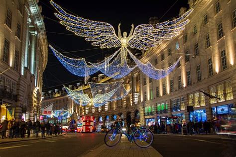 London: Christmas Lights and Markets Small-Group Bike Tour 2024