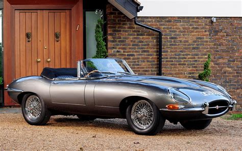 RETRO KIMMER'S BLOG: JAGUAR E-TYPE: ONE OF THE MOST BEAUTIFUL CARS OF ...