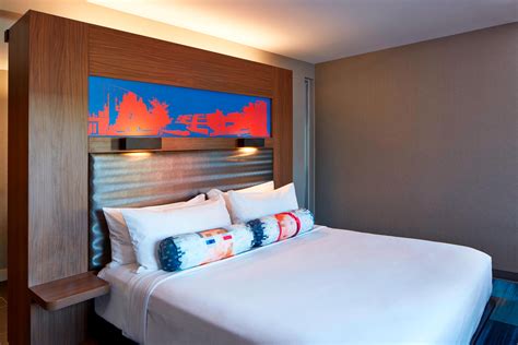 Hotel Rooms & Amenities | Aloft Seattle Redmond