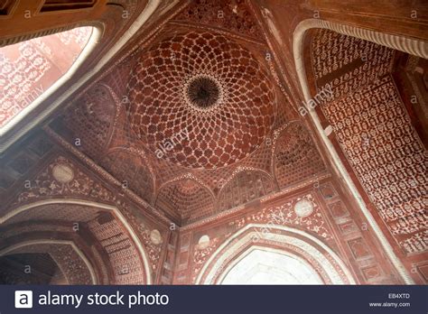 The interior of a dome and arches of the Taj Mahal with fog Stock Photo ...