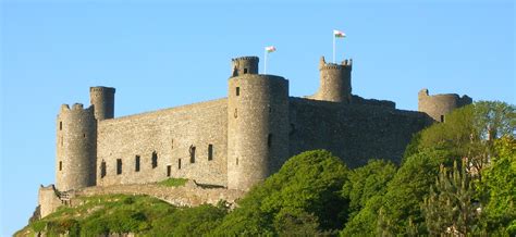 File:Harlech Castle low.jpg