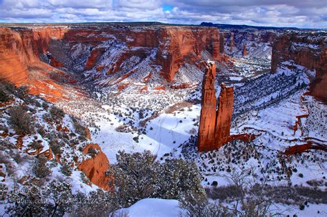 Snow on the red rocks of the Canyon de Chelly, in the Navajo Nation ...