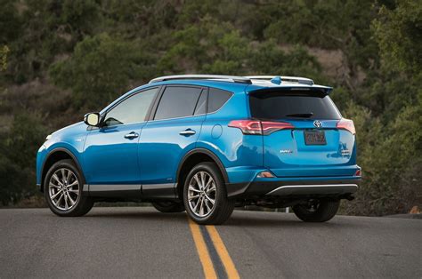 2017 Toyota RAV4 Hybrid Reviews and Rating | Motor Trend