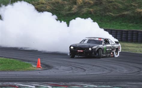 How to Drift a Car: Method, Safety Measures and More | dubizzle