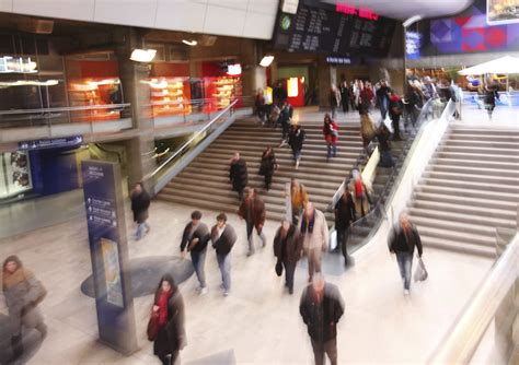 How to Navigate Paris Train Stations and Transfers