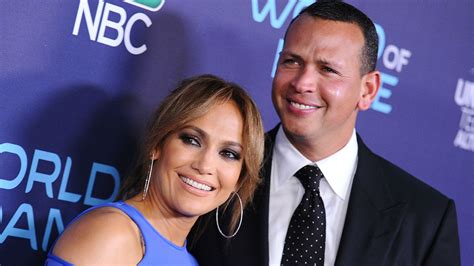 Jennifer Lopez & Alex Rodriguez's Kids Decorate the Christmas Tree