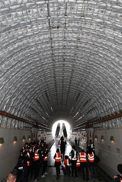 In Photos: Boeing's massive Dreamlifter cargo plane, inside and out ...