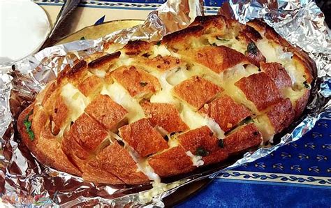 Cheesy Garlic Party Bread: the ULTIMATE Party Food for the Buffet Table