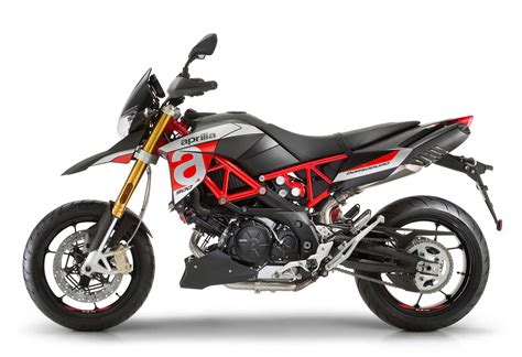 Bigger Is Better, Behold the 2017 Aprilia Dorsoduro 900