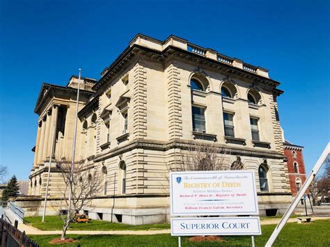 Middlesex County Courthouse in Lowell, Massachusetts. Paul Chandler ...