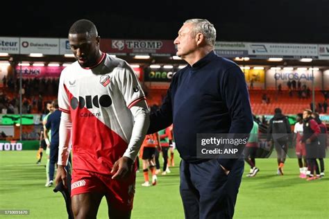 VOLENDAM - Modibo Sagnan of FC Utrecht and FC Utrecht coach Ron Jans ...