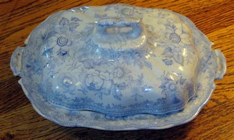 Flow Blue: History and Value of Blue-and-White Antique China - HobbyLark