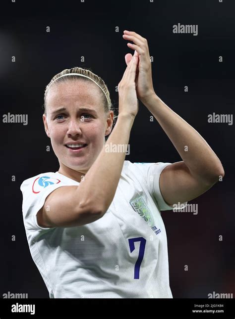 Manchester, UK. 6th July, 2022. Beth Mead of England applauds the fans ...