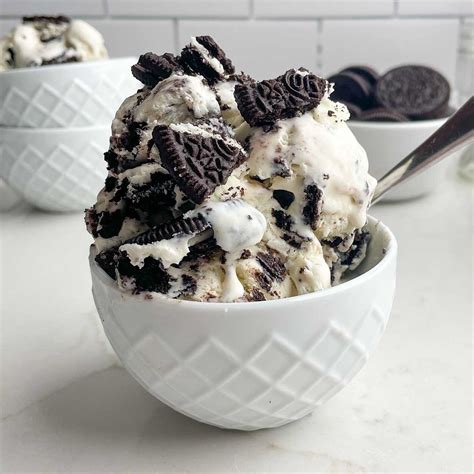 Oreo Ice Cream Recipe (No-Churn) - Midwestern HomeLife