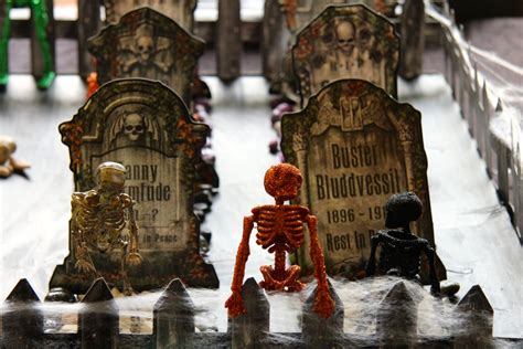 Halloween Graveyard Party — Chic Party Ideas