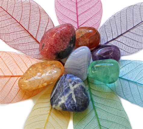 Crystals and Prayers for the Seven Chakra Archangels ⋆ Angelorum