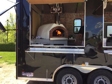 800 Degrees Wood Fired Pizza