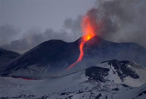 There She Blows! Italy's Mount Etna Erupts | Live Science