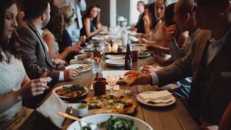 A Guide to Splitting the Dinner Bill With Friends | Northwestern Mutual