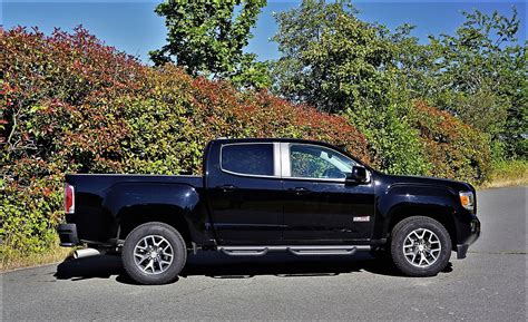 2018 GMC Canyon 4WD Crew Cab SLE All Terrain Road Test | The Car Magazine