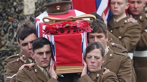 WW1 soldiers buried in Belgium a century after their deaths - BBC News