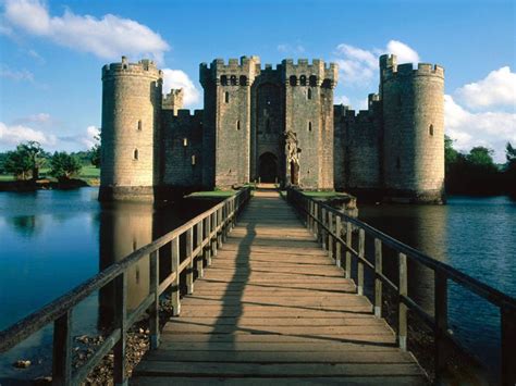 20 Impressive Moats Around the World » TwistedSifter